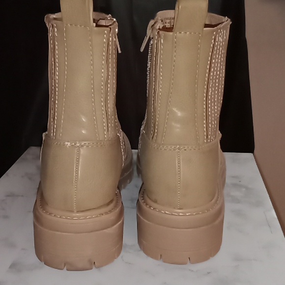 Fashion ankle boots 🥾😁 - Picture 5 of 8